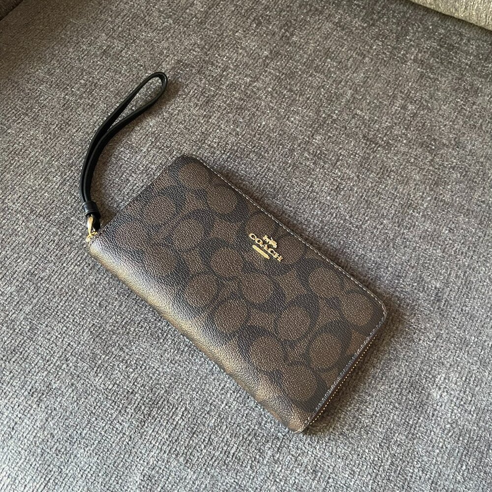 Coach Large Phone Wallet Signature Canvas Brown Black Wristlet F73418 NWT